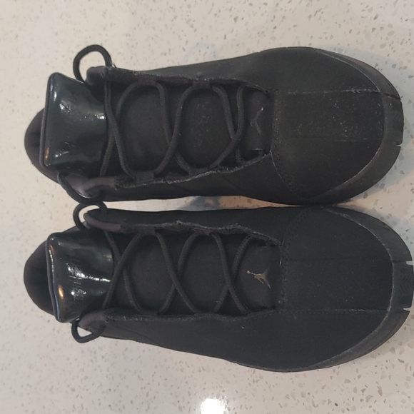 Jordan TE 2 Low BP - Boys Size 3Y - Picture 2 of 5